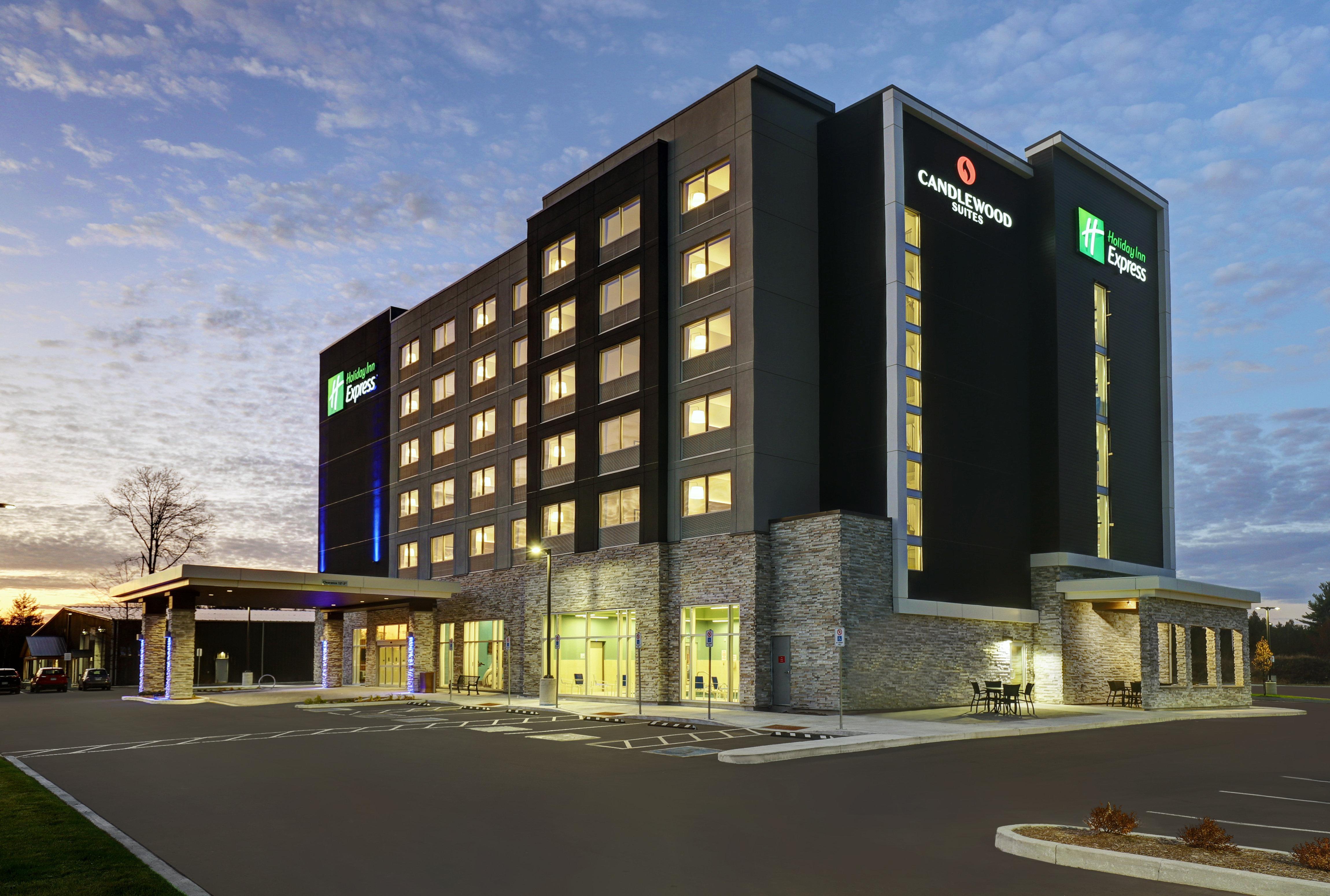 Holiday Inn Express - Kingston West By Ihg Exterior foto