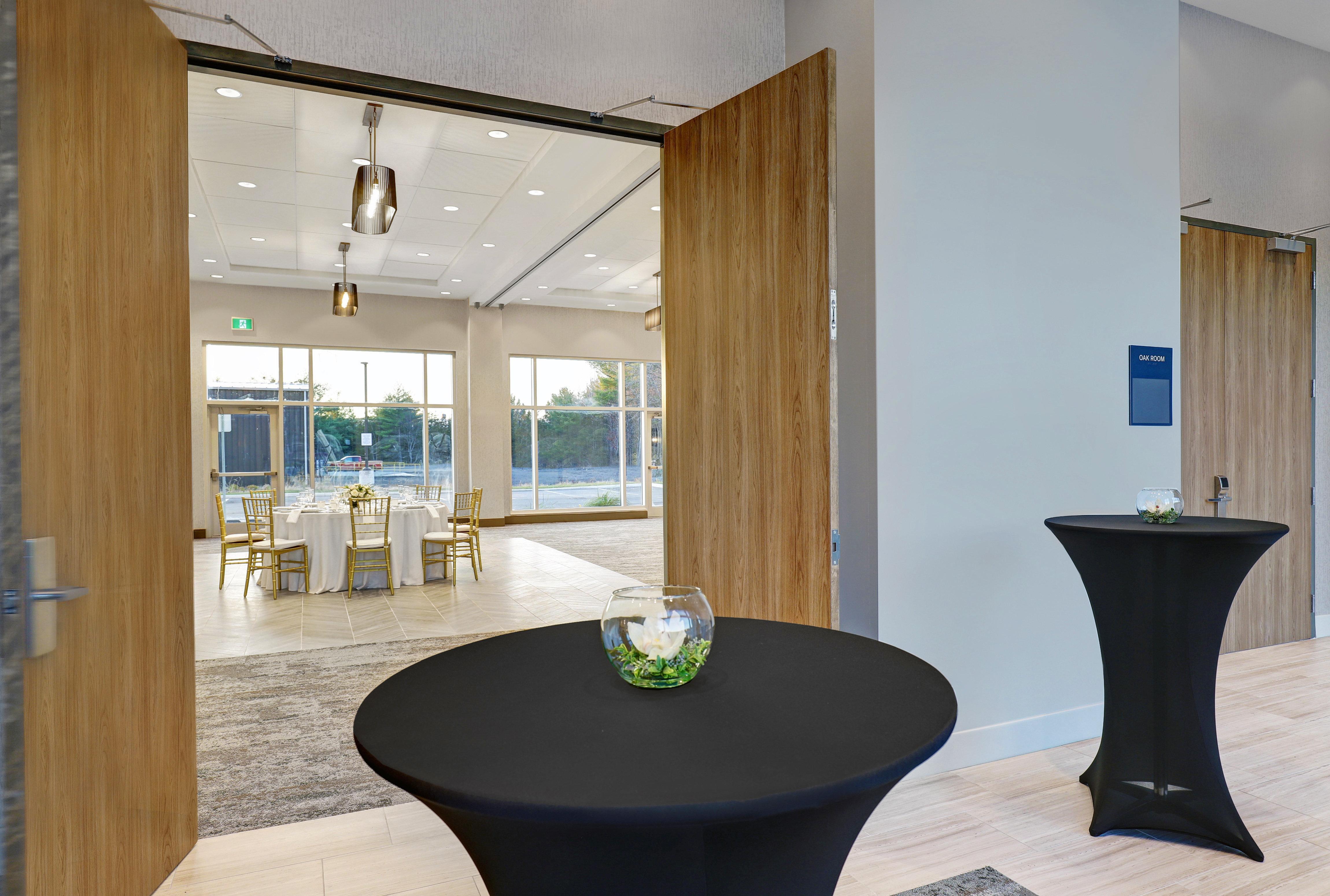 Holiday Inn Express - Kingston West By Ihg Exterior foto