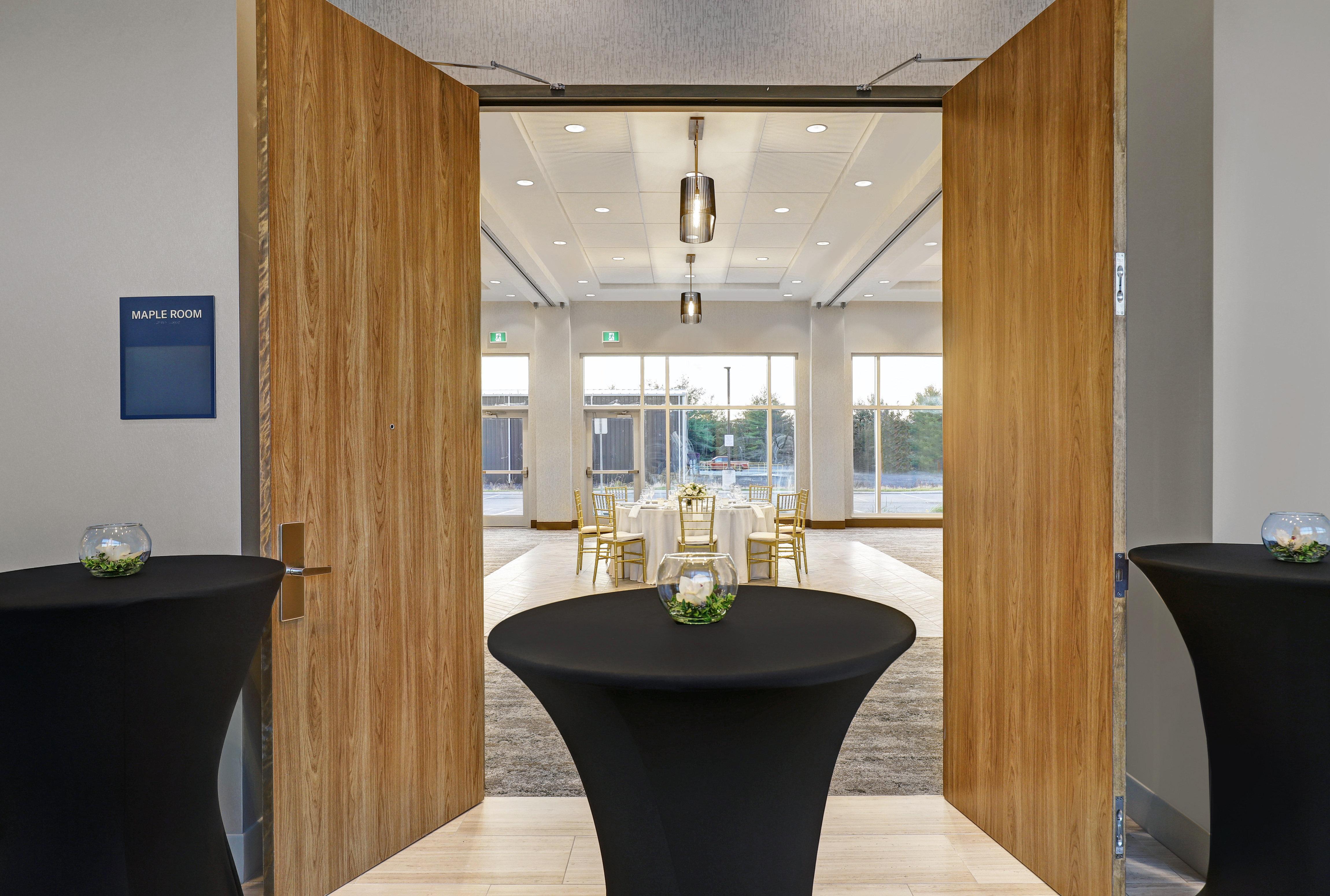 Holiday Inn Express - Kingston West By Ihg Exterior foto