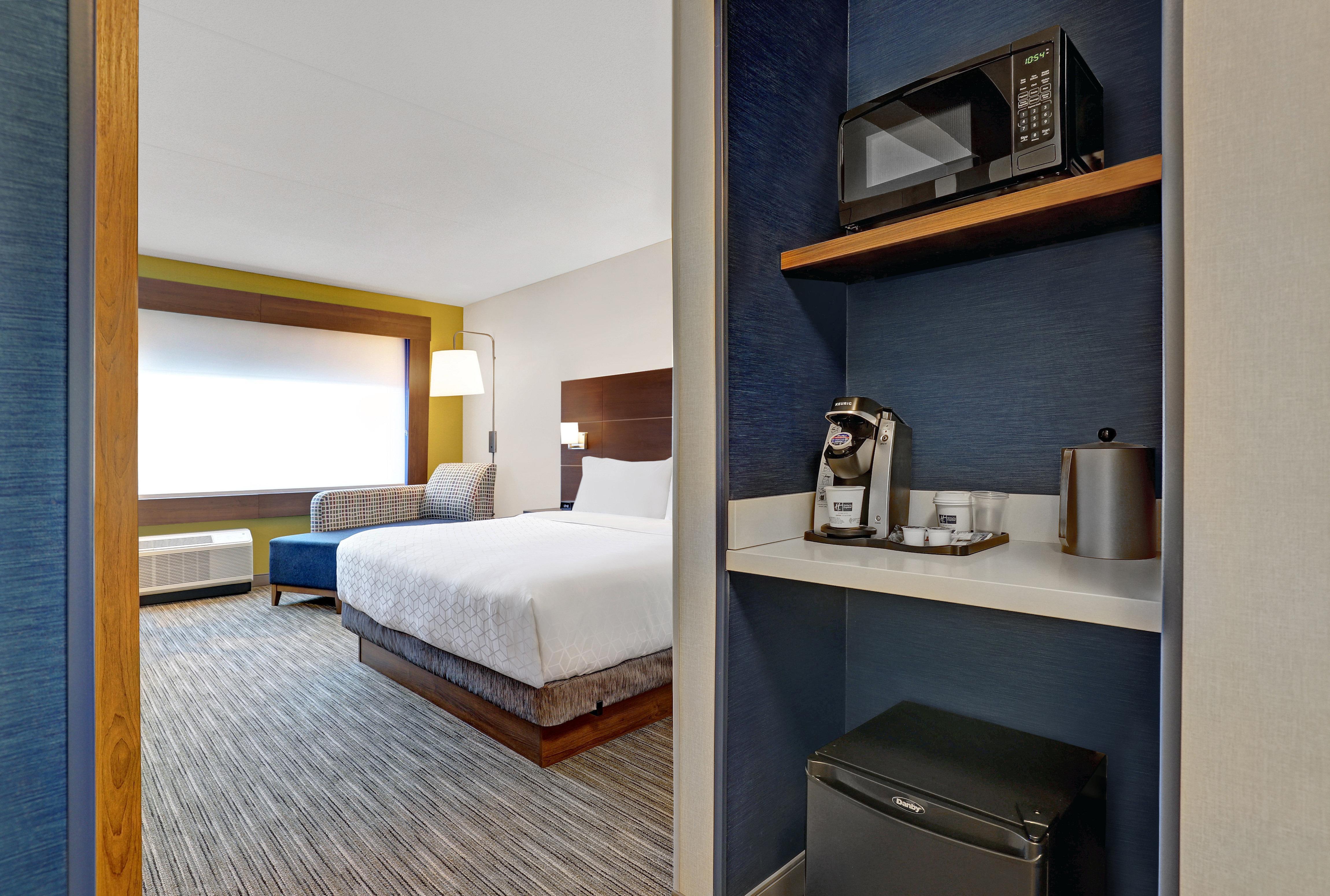 Holiday Inn Express - Kingston West By Ihg Exterior foto
